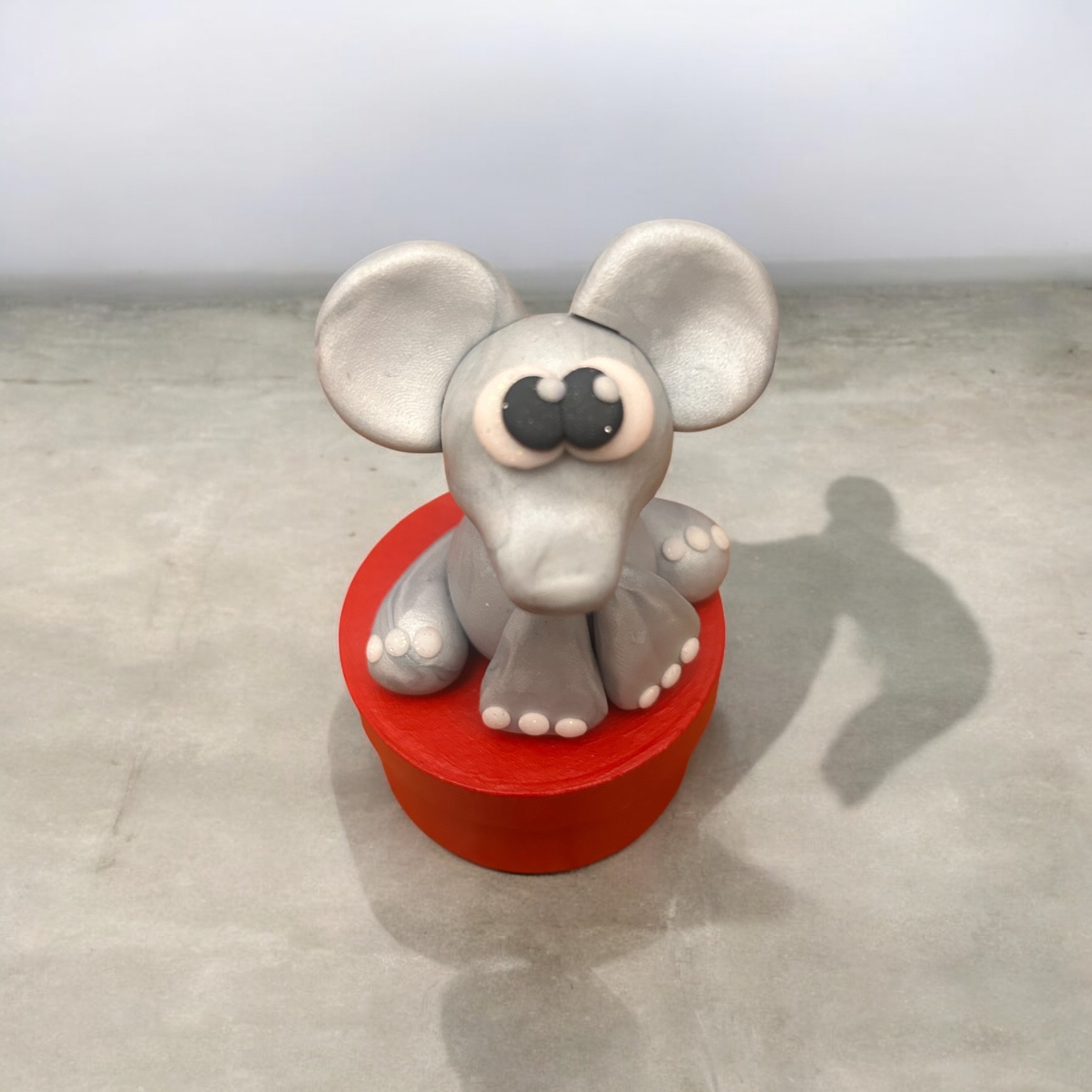 Boite à trésor avec socle en kraft - forme ronde